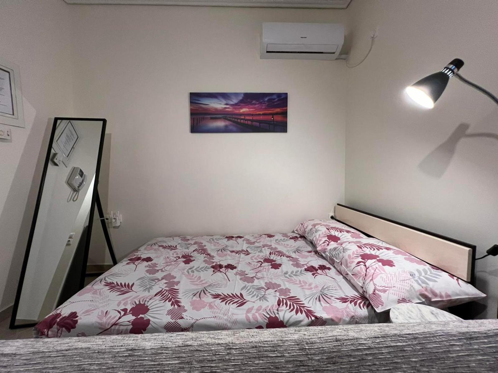 Cozy Apartment In The Heart Of Афины Экстерьер фото